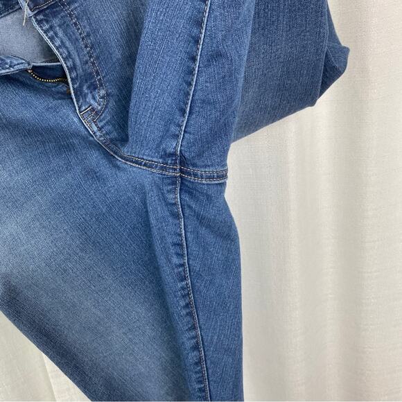 Torrid Medium Wash Raw Hem Jeggings Sz.22R - Picture 14 of 16